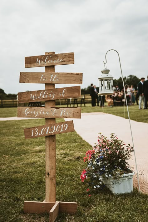 Pallet Wedding Signs, Rural Wedding, Pallet Wedding, Wedding Signs Diy, Wood Wedding Signs, Rustic Wedding Signs, Tipi Wedding, Wedding Entrance, Wedding Company