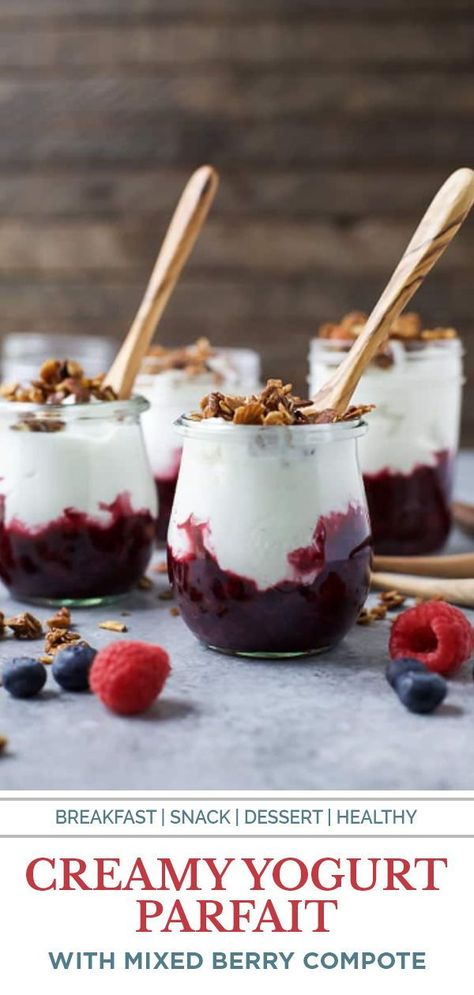 Easy Parfait Recipes, Homemade Parfait, Parfait Yogurt, Fruit Parfait Recipes, Easy Parfait, Yogurt Parfait Cups, Mixed Berry Compote, Yogurt Parfait Bar, Healthy Yogurt Parfait