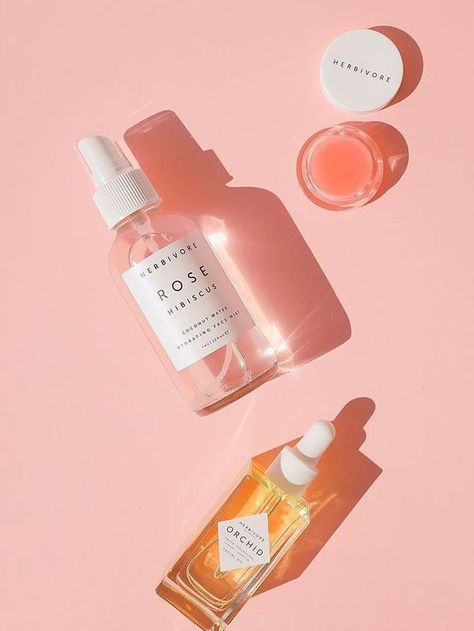 5 Unexpected Fashion Sites That Also Stock Cult Beauty Favourites via @ByrdieBeautyAU Body Oil Photography, Olive Miracle, Buy Makeup Online, Oil Photography, Product Photography Tips, Product Still Life, Product Photography Inspiration, Herbivore Botanicals, Cosmetics Photography