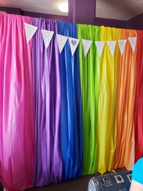 I bought some colored tablecloths from walmart for 97 cents, 4 pvc pipes from lowes, and 4 pvc pipe connectors. I put them together to create a rainbow backdrop for a TRI SIGMA Cheerwine and Design party. Diy Pvc Pipe Backdrop, Ceremony Backdrop Diy, Wedding Party Table Backdrop, Plastic Tablecloth Backdrop, Graduation Preschool, Pvc Pipe Connectors, Tablecloth Backdrop, Diy Photo Booth Backdrop, Rainbow Backdrop