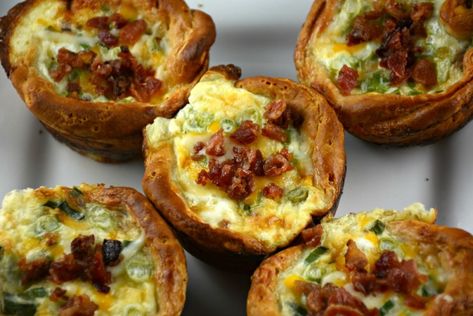 Cheesy Bacon Egg Biscuit Muffins - Kitchen Divas Egg Biscuit Muffins, Bacon Egg Biscuit, Breakfast Muffin Cups, Biscuit Muffins, Cheesy Breakfast, Bacon Egg Muffins, Egg Biscuits, Chopped Vegetables, Bacon Egg And Cheese