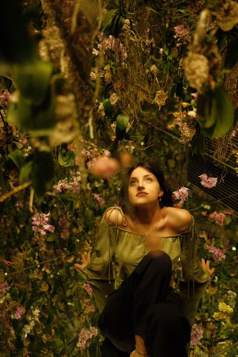 Girl sitting on mirror with flowers wearing green long sleeved shoulderless top and black pants. Aesthetic outfit, cute pose. Tokyo Photo Ideas, Fujifilm X100v Pictures, Teamlab Planets Tokyo Outfit, Best Photo Spots In Tokyo, Tokyo Inspo Pics, Tokyo Aesthetic Instagram, Teamlab Tokyo Photos, Tokyo Film Photography, Teamlab Planets Tokyo