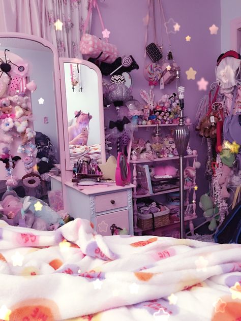 Goth Kawaii Room, Pastel Goth Aesthetic Room, Pastel Goth Room Ideas, Otaku Room Aesthetic, Pastel Goth Room, Cutecore Room, Moon Room, Goth Room, Pastel Bedroom