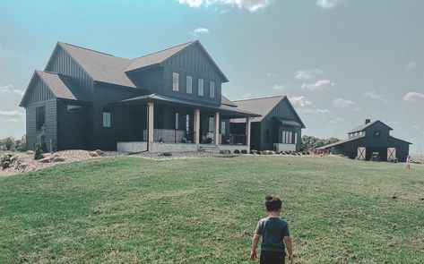 Down Home DeBoers on Instagram: “This is your sign to paint your house black.” Chelsea Deboer House Exterior, Chelsea Deboer House, Chelsea Deboer House Decor, Future Farmhouse, Chelsea Houska, Chelsea Deboer, Country Bedroom Decor, Built In Bath, Paint Your House