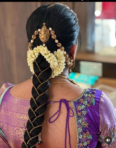 https://pin.it/2JlXJYZyR Pelli Jada, Hair Fall Vitamins, Poola Dandalu, Hairstyle Traditional, Goda Devi, Bride Hairdo, Simple Bridal Hairstyle, Bridal Hair Decorations, Hair Ornaments Wedding