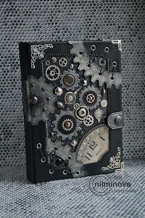 Handbook, DIY Steampunk Notebook, Steam Punk Diy, Sci Fi Wedding, Steampunk Journal, Steampunk Mixed Media Art, Steampunk Book, Black Notebook, Steampunk Mixed Media, Mode Steampunk