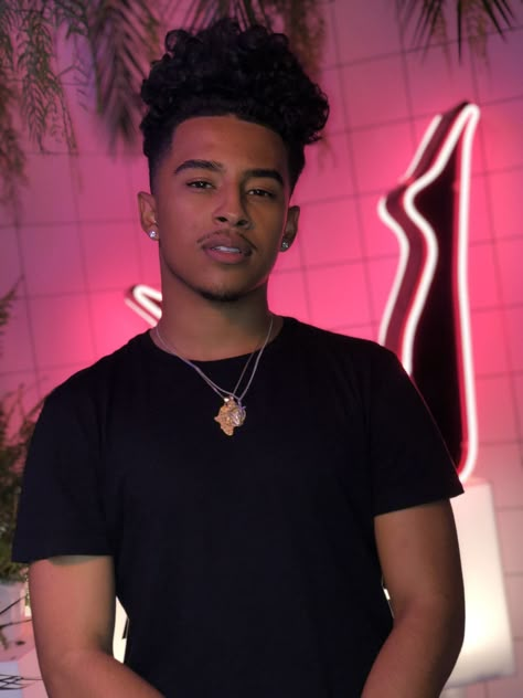 Pinterest:// @boujiebrat 💜 Princeton Perez, Mixed Guys, Dark Skin Boys, Boys With Curly Hair, Cute Black Guys, Corte De Cabelo Masculino, Teen Fiction, Black Boys