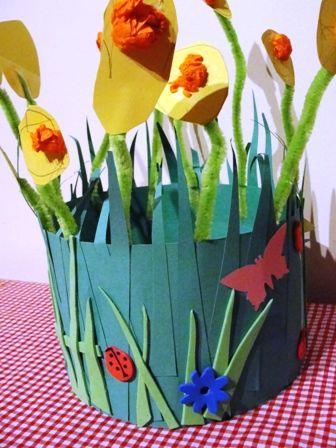 Okay, this is it.  There's even a bug on it. Diy Flower Candle, Easter Bonnets For Boys, Girls Easter Bonnet, Easter Hat Ideas, Easter Bonnet Ideas, Easter Hat Parade, Wellie Boots, Easter Bonnets, Button Tree