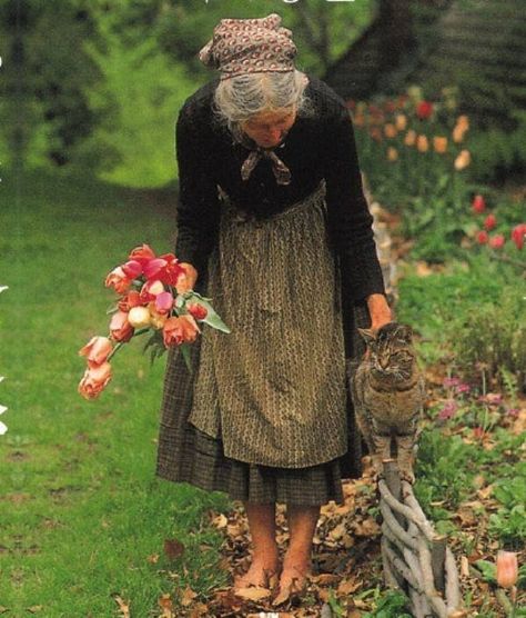 Tasha Tudor, Old Woman, 인물 사진, The Grass, Mode Vintage, Simple Life, Country Life, Country Living, Secret Garden