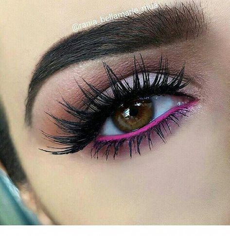 Maquillage Yeux Cut Crease, Make Up Designs, Pink Eyeliner, Eyeliner Tips, Drag Make-up, Insta Bio, Smokey Eye For Brown Eyes, Beauty Make-up, Makijaż Smokey Eye