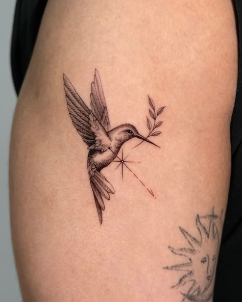 Weighing less than a nickel, what can hummingbirds do that most birds can’t? Resident artist: @z9_ttt #flybackwards #microtattoo #finelinetattoo #hummingbirdtattoo #3rl #koreantattoo #seoulinktattoo 4 Hummingbird Tattoo, Feminine Black And Grey Tattoos, Mexican Bird Tattoo, Gothic Hummingbird Tattoo, Hummingbird Tattoo Hand, Tiny Hummingbird Tattoos For Women, Unique Hummingbird Tattoo, 2 Hummingbird Tattoo, Abstract Hummingbird Tattoo