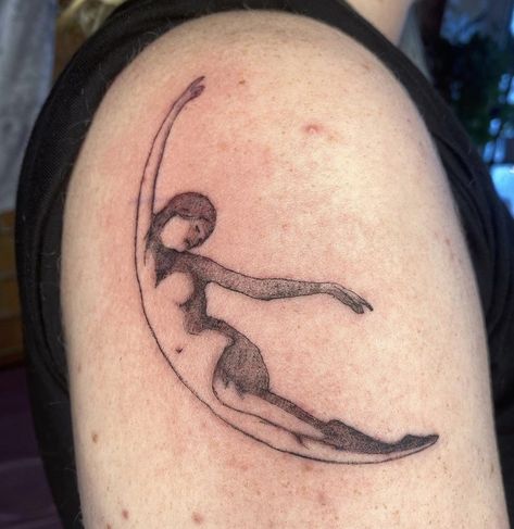 Animal Collar Bone Tattoo, Moon Girl Tattoo, Sapphic Tattoo, Moon Woman, Vintage Style Tattoos, Funky Tattoos, Chic Tattoo, Moon Girl, Collar Bone Tattoo