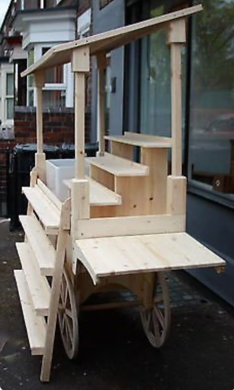 Market Cart, Market Stall Display, Farmers Market Display, Bar Deco, Stall Display, Wooden Cart, Market Stands, Food Cart Design, Craft Booth Displays