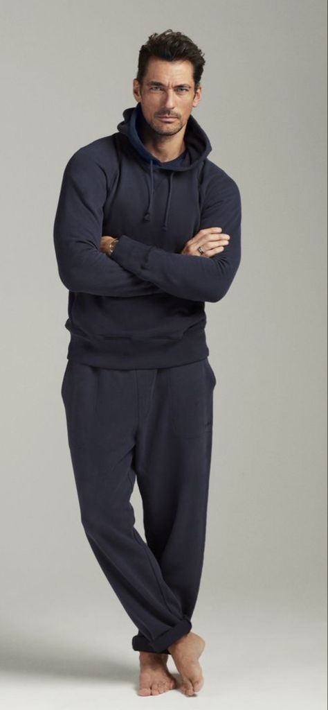 Mens Loungewear Fashion, Loungewear Photography, Home Style Outfit, David Gandy Style, Casual Home Outfits, Mens Leisure Wear, Loungewear Aesthetic, Lounge Wear Men, Men Loungewear