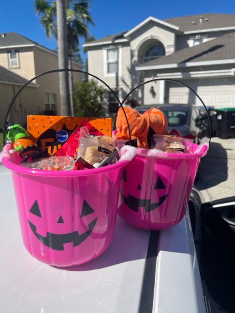 spooky baskets halloween themed gifts treats candy fun fall friendsgiving thanksgiving Halloween Baskets For Girlfriend, Halloween Gift Baskets For Girlfriend, Bestie Halloween Basket, Purple Halloween Gift Baskets, Pink Halloween Basket, Trick Or Treat Basket, Friendship Relationship, Spooky Basket, Thanksgiving Candy