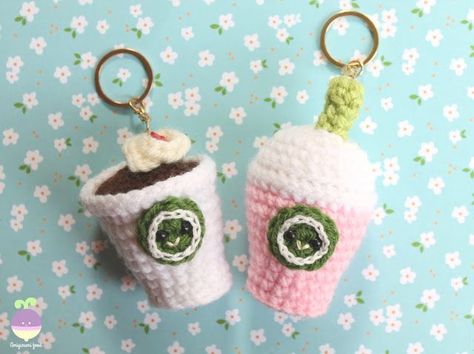 Hi everybody!! I made this little custom order of Starcute Coffee and Frappucino Strawberry. Super cute and stylish keychains! If you want you can get your own too! We are celebrating Christmas in Jul Crochet Frappuccino, Strawberry Plushies, Crochet Keyrings, Coffee Frappuccino, Amigurumi Food, Keychain Patterns, Amigurumi For Beginners, Crochet Stitches Free, Crochet Baby Cardigan