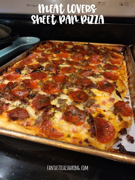 Meat Lovers Flatbread Pizza, Sheet Pan Pizza Recipes, Crowd Meals, Meat Pizza Recipes, Italian Sausage Pizza, Sheet Pan Pizza, Pizza Homemade, Meat Pizza, Meat Lovers Pizza