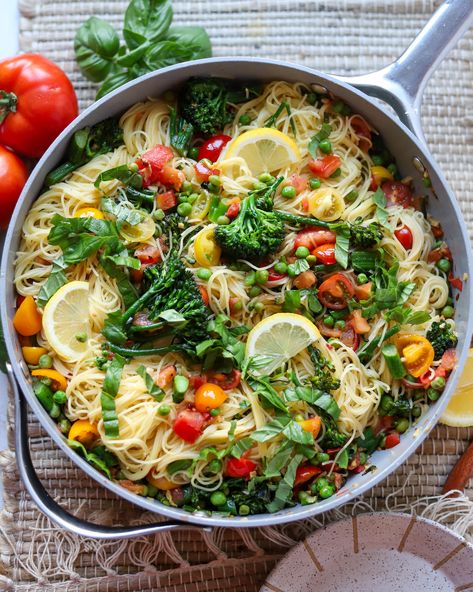 Easy Daily Recipes, Basil Vegetarian Recipes, Basil Dishes Healthy Recipes, Dinner Recipes With Basil, Dinners With Fruit, Summer Food Vegetarian, Summer Lemon Pasta, Dinner With Basil, Lemon Dinner Recipes Vegetarian