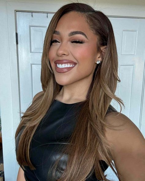 Blond Highlights On Medium Brown Hair, Light Brown Latina Hair, Hair Colors For Biracial Women, Light Hair Black Women, Blonde For Black Hair, Light Honey Brown Hair Curly, Blonde For Olive Skin, Hair Ideas 2024, Honey Blonde On Brown Skin