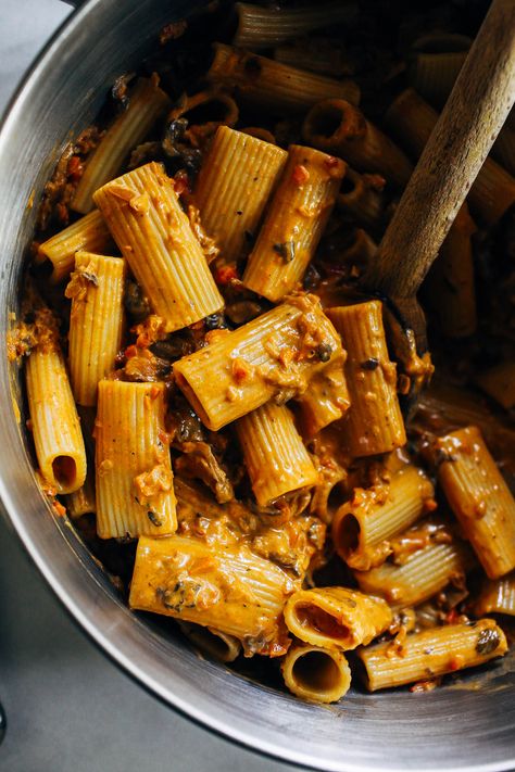 The Best Vegetable Bolognese - Making Thyme for Health Vegetable Bolognese, Cooking With Red Wine, Spaghetti Bolognese, Sausage Pasta, Vegan Dinners, How To Cook Pasta, Thyme, Vegan Vegetarian, Italian Recipes