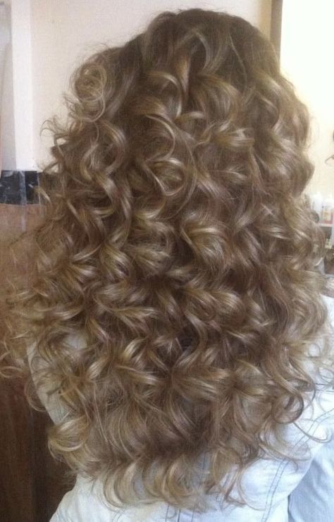 Bleach Blonde Wavy Hair, Curled Bottom Of Hair, Curly Hair Face Claims, Elegant Curly Hair, Shirley Temple Curls, Vintage Curly Hair, Big Hairstyles, Ringlets Hair, Mrs Bella