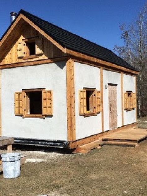 The first prototype tiny hemp house, built by HNB in Alberta in 2014. Above: A hemp house can fit into almost any setting. photos supplied by Hempcrete.ca Hemp Homes, Hemp Crete, Hempcrete House, Hemp Building, Small Eco House, Hemp House, Modern Eco Friendly Home, Zero Energy House, Eco House Design