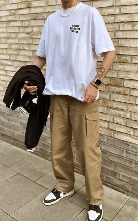 Mens Outfits Khaki Pants, Streetwear Khaki Pants Outfit, Tshirt Outfit Ideas For Men, Oversized Outfit For Men, Mens Trendy Outfits Summer, Outfit Oversize Hombre, Mens Khaki Pants Outfit, Men’s Cargo Pants Outfit, Cargo Pants Men Outfit