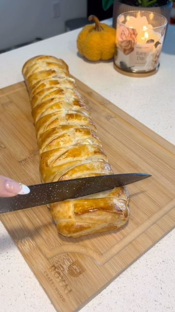 Cici Soriano on Instagram: "Cheesecake Apple Pie Puff Pastry Braid 🍏🍂

#dessert #puffpastry #applepie #cheesecake #baking #fall #recipe #cooking" Apple Pie Puff Pastry, Easy Receipts, Cheesecake Apple Pie, Puff Pastry Apple Pie, Puff Pastry Braid, Butter Braids, Cheesecake Apple, Pastry Braid, Baking Fall