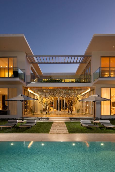 Luxury Homes Dream Houses, Dream House Exterior, House Goals, Home Design Decor, Design Case, House Designs Exterior, Dream Home Design, Building Design, Interior Architecture Design