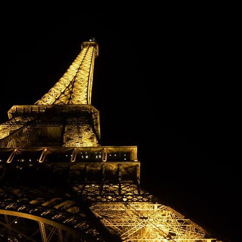 Eiffel Tower #Paris #night #1080P #wallpaper #hdwallpaper #desktop Wallpaper Eiffel Tower, Eiffel Tower Night, Night Architecture, History Wallpaper, Night Wallpaper, 1080p Wallpaper, Paris At Night, Original Wallpaper, Architecture Building