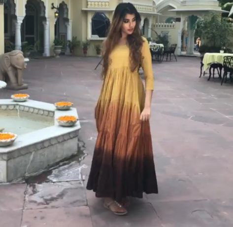 Dress with color combination Double Shade Kurti Designs, Double Shade Dress, Dhoti Women, Kurthi Necks, Gaun Design, Full Skirt And Top, Ombre Saree, Long Gown Design, Bohemian Top