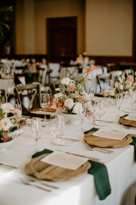 Tablescape for Barn Wedding using Dark Green Napkins and Wooden Chargers Dark Green Napkins Wedding, Wedding Green Napkins, Green Napkins Wedding, Wooden Chargers, Green Table Settings, Pale Pink Weddings, Dark Green Wedding, Place Card Table Wedding, Pink Wedding Decorations