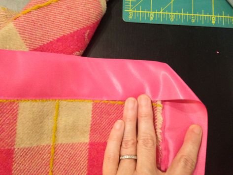 Satin Blanket Binding Tutorial, Sensory Quilt, Sewing Corners, Sensory Baby Blanket, Budget 101, Blanket Binding, Satin Blanket, Fleece Projects, Silk Blanket