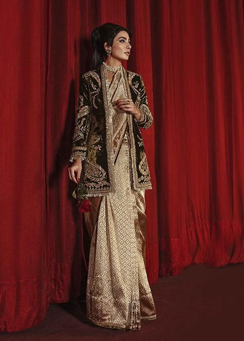 Mohsin Naveed Ranjha, Saree Jacket Designs, Saree Jacket, Green Velvet Jacket, Saree Jackets, Jacket Designs, 22 November, Bridal Dress Design, Stylish Party Dresses