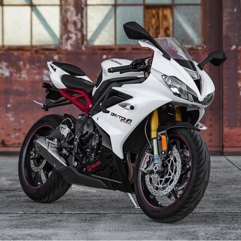 I had this specific bike. Was stolen from me. Bastards! Daytona 675r, Motorbike Illustration, Triumph Motorbikes, Triumph Daytona 675, Triumph Bikes, Triumph Daytona, Motorcycle Apparel, Motorcycle Clothing, Suzuki Gsxr1000