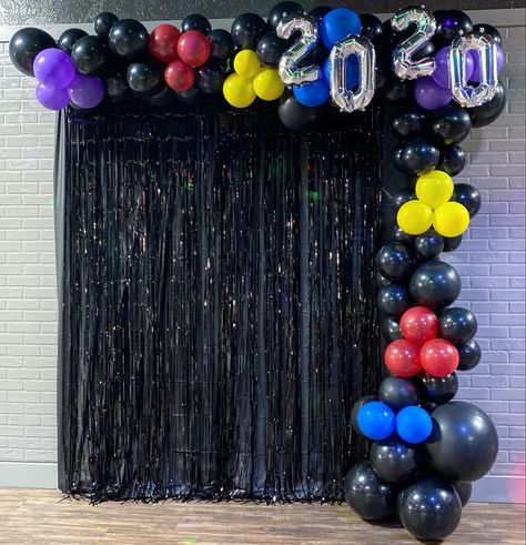 Friends Theme Balloon Garland, Friends Graduation Party Theme, Friends Themed Graduation Party, Boo Brunch, Friends Graduation Party, Graduation Balloon Garland, Farewell Party Decorations, Party Balloon Garland, Balloons Graduation