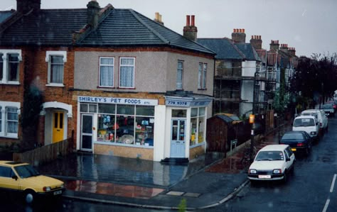 North England Aesthetic, 2000s Nostalgia Aesthetic Uk, Britcore Aesthetic, 80s Uk Aesthetic, British Nostalgia Aesthetic, British Neighborhood, 2000s Britain, 2000s England, Uk 90s Aesthetic