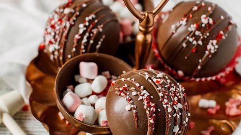 Chocolate Bombshell, Chocolate Balls Recipe, Diy Hot Chocolate, Hot Chocolate Bomb, Hot Chocolate Gifts, Bombe Recipe, Christmas Hot Chocolate, Hot Cocoa Mixes, Homemade Hot Chocolate