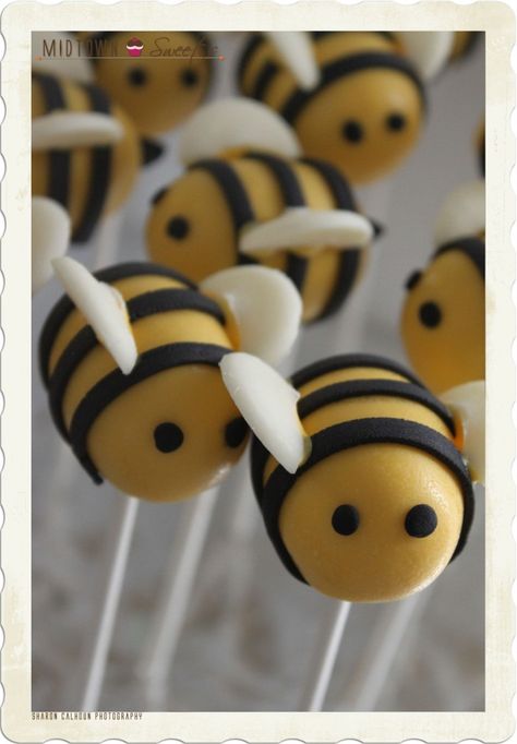 Bee Cake Pops Bee Baby Shower Cake, Bee Cake Pops, Bumble Bee Cake, Bee Cake, Bee Cakes, Yellow Candy, Baby Shower Cake Pops, Cake Pops How To Make, Bee Baby Shower Theme