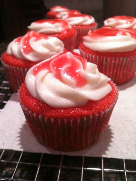 Guava Chiffon Cupcakes - making these soon for a friend's bday (although I might cheat on the cupcake recipe to make it easier and just use the guava drizzle from this...) Guava Cake Recipe From Scratch, Guava Cupcakes, Chiffon Cupcakes, Guava Cake, Guava Recipes, Hawaiian Desserts, Hawaii Food, Cupcake Flavors, Cupcake Recipe