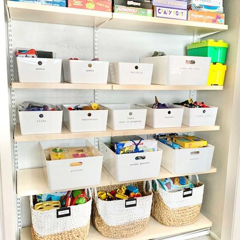 Open Toy Storage Ideas, Toy Storage Closet Organization, Older Kid Toy Storage, Toy Room Wall Storage, Girls Toy Storage, Wall Toy Storage Ideas, Girl Toy Storage, Creative Toy Storage, Toy Room Storage