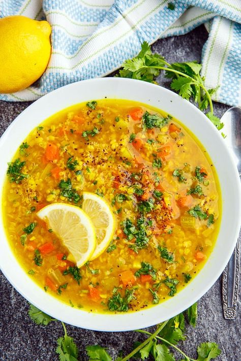 Lemony Lentil Soup Lemony Lentil Soup, Mexican Vegetable Soup, Italian Pantry, Turmeric Curry, Lighter Meals, Vegetable Soups, Lentils And Quinoa, Closet Cooking, Quinoa Soup