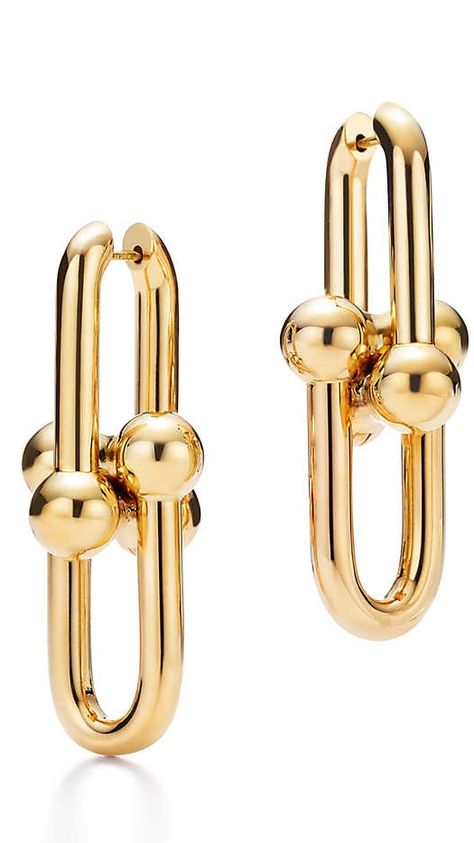 Tiffany HardWear link earrings in 18k gold. Tiffany Link Earrings, Gold Tiffany Earrings, Tiffany Hardware Earrings Gold, Tiffany Earrings Gold, Tiffany Hardware Earrings, Tiffany Hardwear Necklace, Tiffany Hardwear, Earrings Tiffany, Accessories For Summer