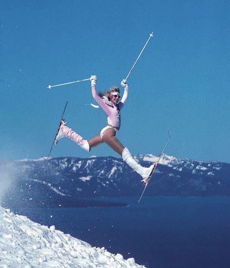 Vintage Ski Pictures, Vintage Apres Ski Aesthetic, 80s Ski Aesthetic, Vintage Ski Aesthetic, Aspen In The 80s, Ski Photo Ideas, 80s In Aspen, Apres Ski Aesthetic, Ski Core