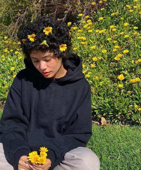 Short Curly Hair With Hat, Flowers In Short Hair, Curly Hair With Hat, Curly Hair Hat, Hair With Hat, Curly Hair Baby, Boys Colored Hair, Ilmu Ekonomi, Mixed Hair