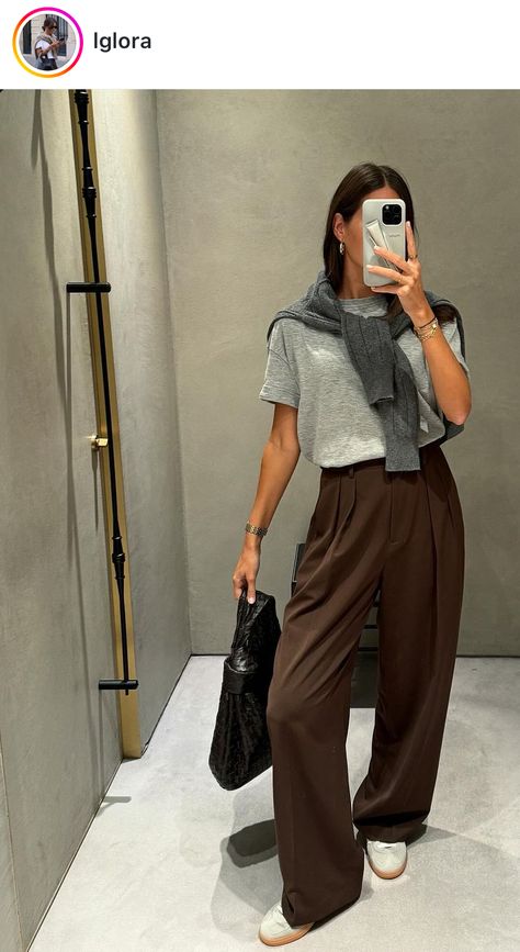 Brown Effortless Pants Outfit, Hospitality Outfit Women, Casual Work Winter Outfits For Women, Nyc Work Outfit Business Casual, Trouser Aesthetic Outfit, Outfits With Loose Pants, Lose Pants Outfit Casual Women, Comfortable Casual Outfits For Women, Baggy Pants Work Outfit