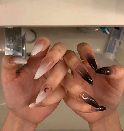 Witch Craft Nails, Medium Stilleto Nails Design, Nail Ideas Goth, Rock Nails Grunge, Goth Manicure, Demon Nails, Goth Acrylic Nails, Unghie Sfumate, Witchy Nails