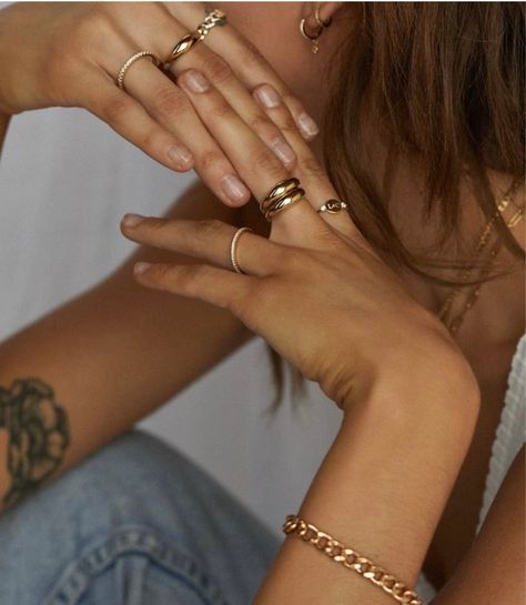 Gold Huggies, Chain Bracelets, Rings Gold, Everyday Rings, Gold Necklaces, Jewelry Photography, Hand Jewelry, Gold Accessories, Cartier Love Bracelet