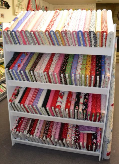 fabric Quilt Store Display Ideas, Fabric Display Ideas Showroom, Shelves Display Ideas, Quilt Fabric Storage, Quilt Shop Displays, Fabric Storage Ideas, Fabric Shelves, Fabric Shop Display, Fabric Shelf