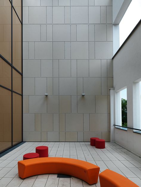 Akademisches Gymnasium Salzburg • Facade & Architecture Stone Cladding Pattern, Staircase Design Modern Stair Walls, Wall Tile Pattern, Wall Cladding Interior, Wall Cladding Tiles, Stair Walls, Stairs Wall, Compound Wall Design, Staircase Design Modern